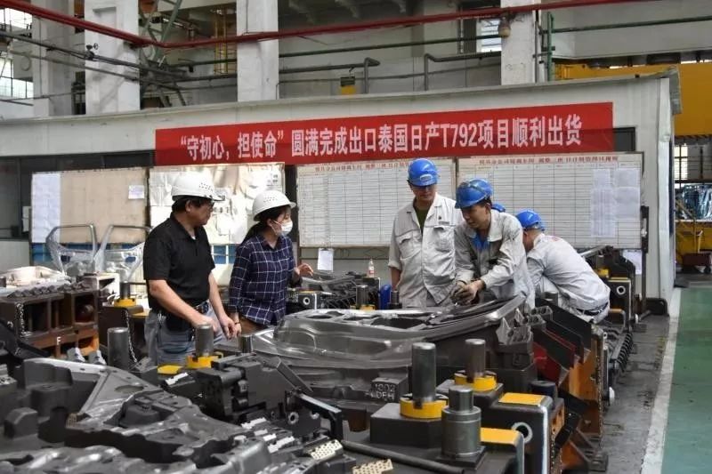 梅林兴强模具